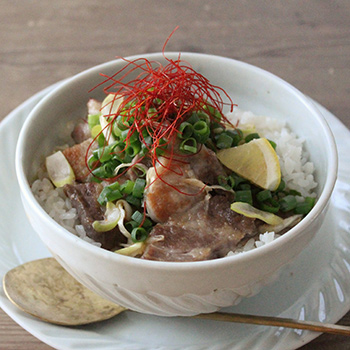 ねぎゆで塩豚レモン丼