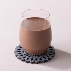 バナナ、きなこ、ココアのスムージー