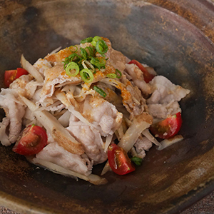 連島ごぼうと豚肉のカレー風味ごま味噌ドレッシングのサラダ Kai オリジナルレシピ集 知る 楽しむ 貝印
