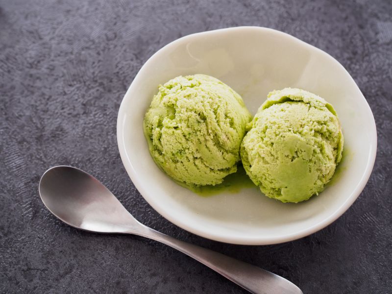 アイスクリームメーカーを使うとなめらかに仕上がる