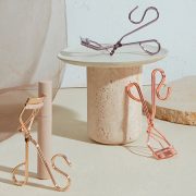 アイラッシュカーラーの使い方ガイド！一重・奥二重・二重別に上向きまつ毛を作るコツとは？