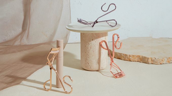アイラッシュカーラーの使い方ガイド！一重・奥二重・二重別に上向きまつ毛を作るコツとは？
