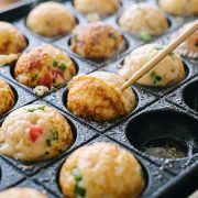たこ焼きの焼き方の基本は？おいしく焼くポイントやグッズも紹介