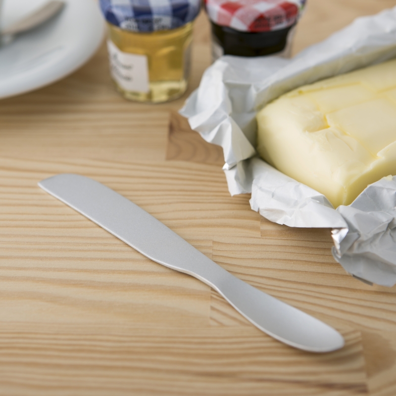 手の熱で溶かして切れるバターナイフ | 貝印公式オンラインストア