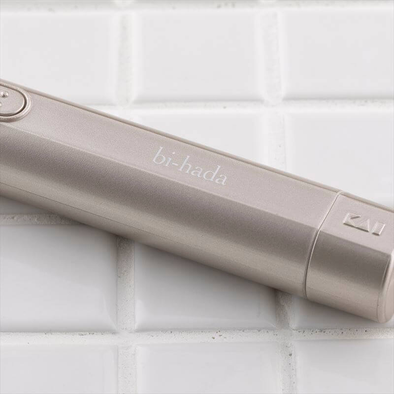 ビジネスバック 【送料無料・まとめ買い×72個セット】貝印 biーhada ompa T ホルダー 替刃2個付 通販 bi-hada(ビハダ) ompa T ホルダー替刃2ヶ付 1個