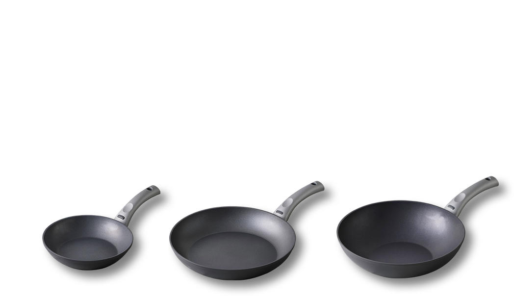 焼きが得意で、扱いやすい、チタンコートでお手入れ簡単