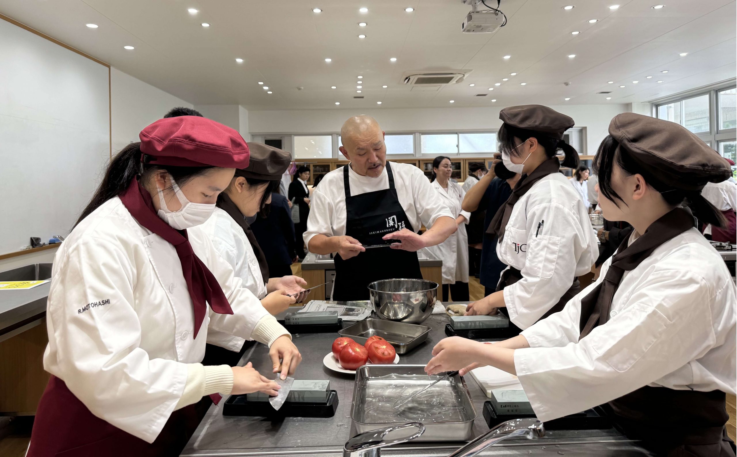 事後レポート】包丁のスペシャリスト「包丁マイスター」が学生に技術と