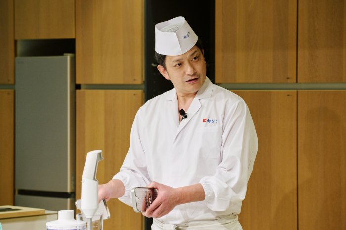 日本料理「鈴なり」店主・村田明彦氏をお迎えし、「貝印キッチン用品 新商品発表会&体験会」を実施